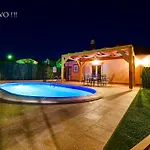 Holiday home Orange With Heated Pool And Parking *