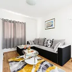 Holiday home Orange With Heated Pool And Parking Zadar