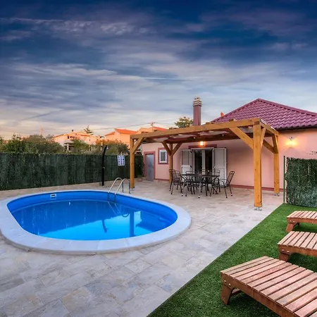 度假居 柑橘度假屋-带温水游泳池和停车场 *