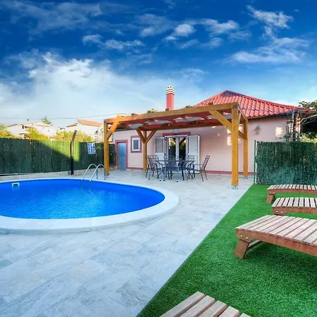 度假居 柑橘度假屋-带温水游泳池和停车场 *