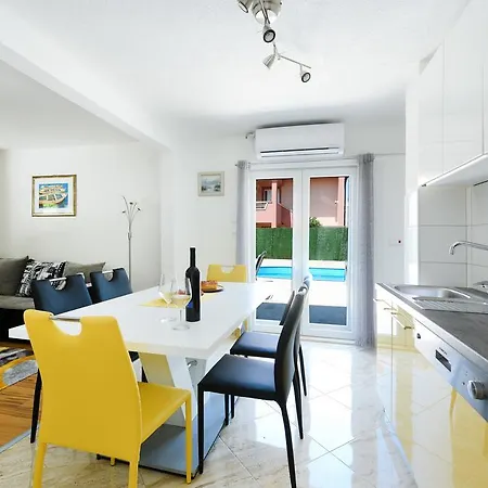 柑橘度假屋-带温水游泳池和停车场