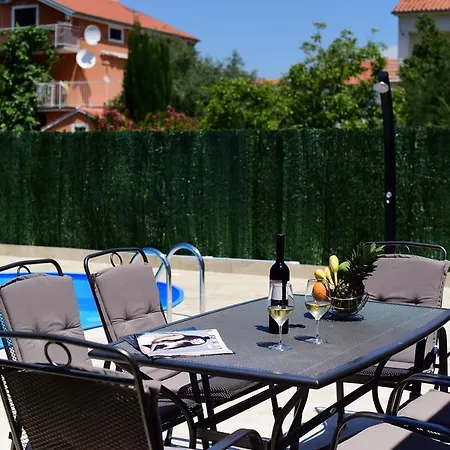 柑橘度假屋-带温水游泳池和停车场