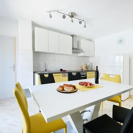 度假居 柑橘度假屋-带温水游泳池和停车场 扎达尔