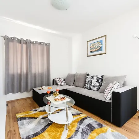 度假居 柑橘度假屋-带温水游泳池和停车场 扎达尔