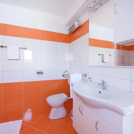 柑橘度假屋-带温水游泳池和停车场 度假居