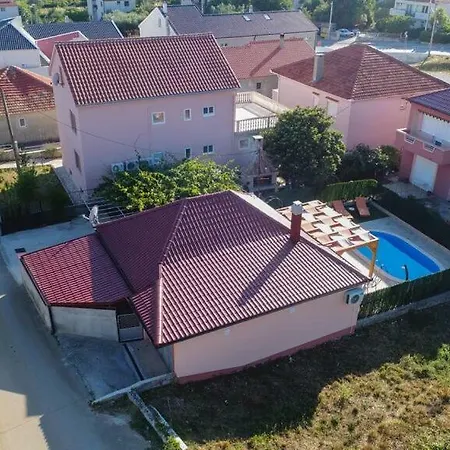 度假居 柑橘度假屋-带温水游泳池和停车场