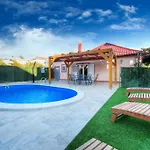 Nyaraló Orange With Heated Pool And Parking *