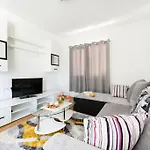 Nyaraló Orange With Heated Pool And Parking *