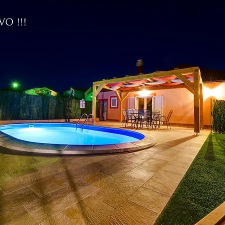 Holiday home Orange With Heated Pool And Parking *