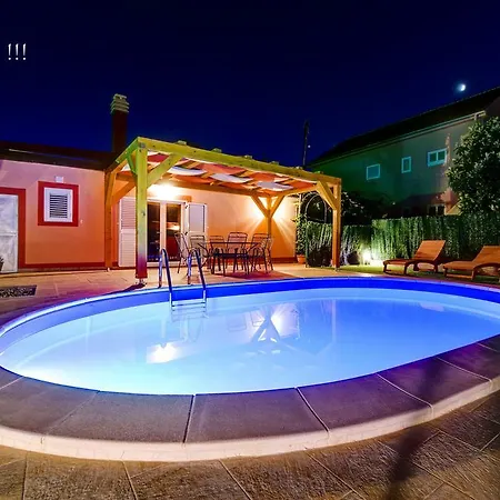 Orange With Heated Pool And Parking