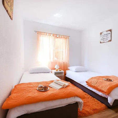 Orange With Heated Pool And Parking