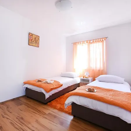 Holiday home Orange With Heated Pool And Parking Zadar