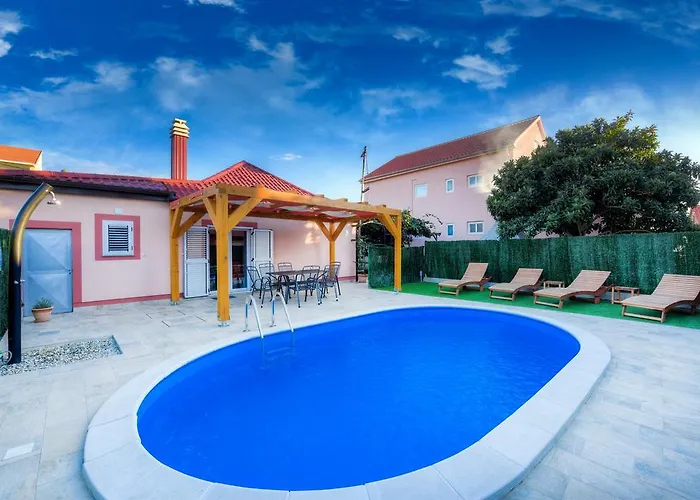 Orange With Heated Pool And Parking