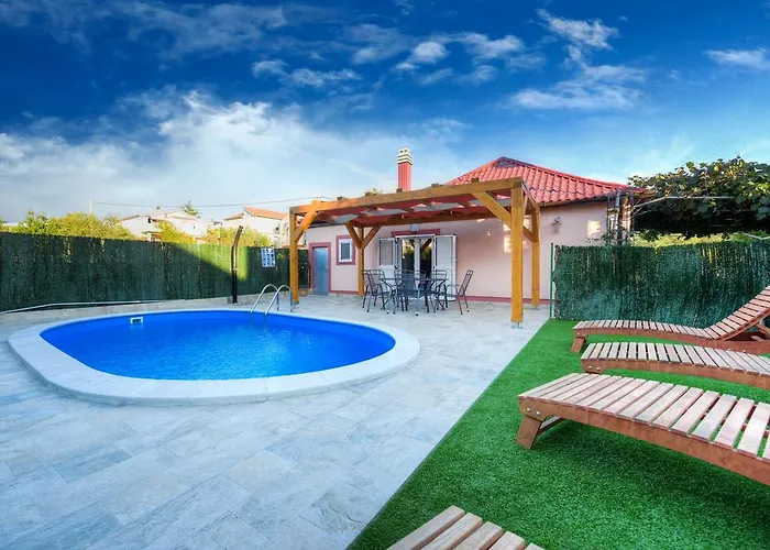 Semesterbostad Orange With Heated Pool And Parking *