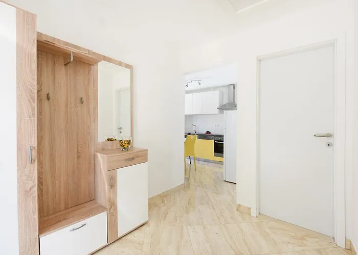 Orange With Heated Pool And Parking Semesterbostad Zadar