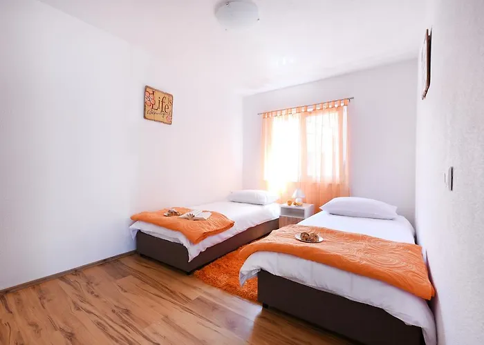 Semesterbostad Orange With Heated Pool And Parking Zadar