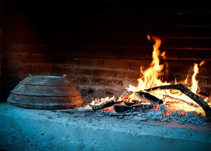 Semesterbostad Orange With Heated Pool And Parking