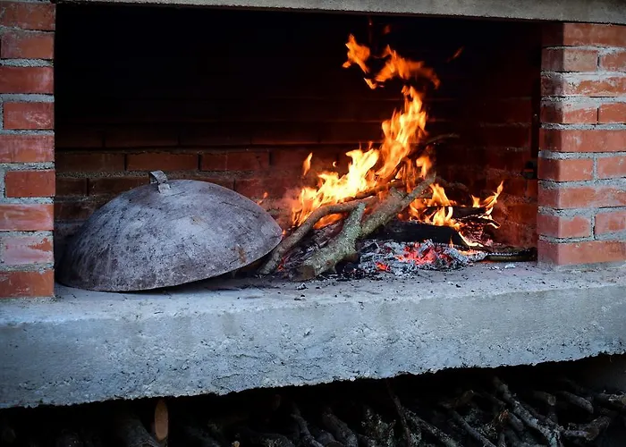 Orange With Heated Pool And Parking Holiday home