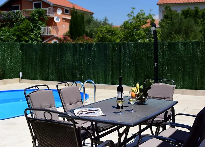 Orange With Heated Pool And Parking