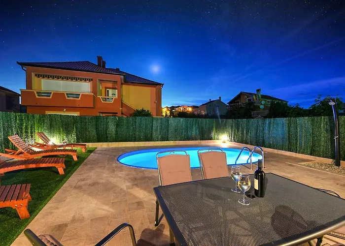 Orange With Heated Pool And Parking Semesterbostad *