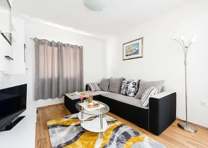 Semesterbostad Orange With Heated Pool And Parking Zadar