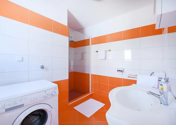 Holiday home Orange With Heated Pool And Parking *