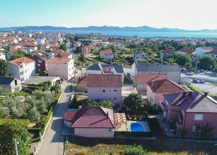 Semesterbostad Orange With Heated Pool And Parking Zadar